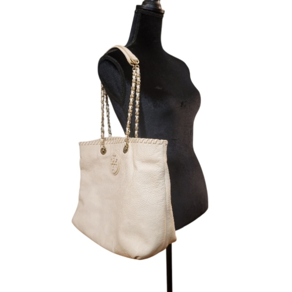 🚫SOLD🚫 Tory Burch Ivory Marion Whipstitch Trim Pebbled Leather Chain Tote Bag - Picture 4 of 12